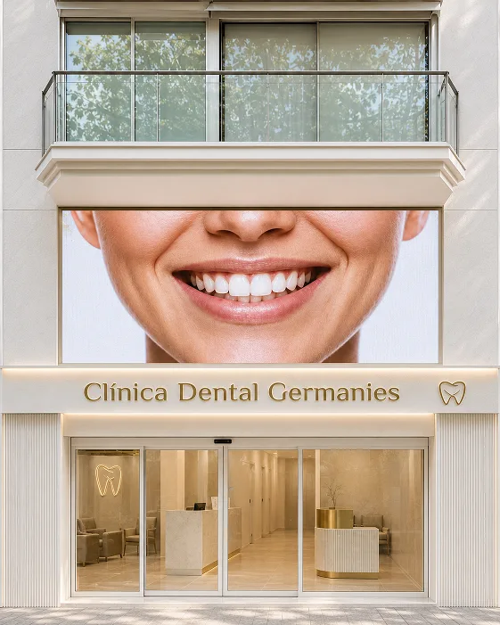 Fachada de Clínica Dental Germanies en el Paseo de les Germanies, Gandia